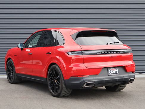 Certified 2025 Porsche Cayenne E-Hybrid AWD/4WD image 3