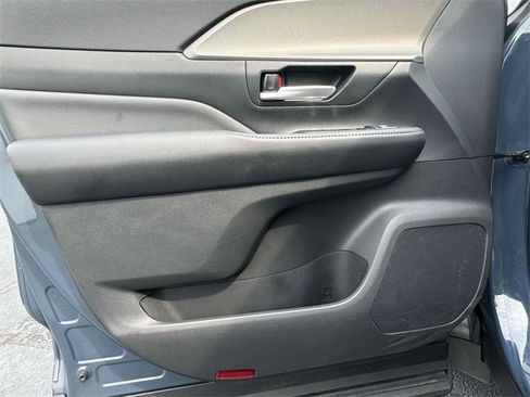 Used 2024 Toyota Grand Highlander XLE image 18