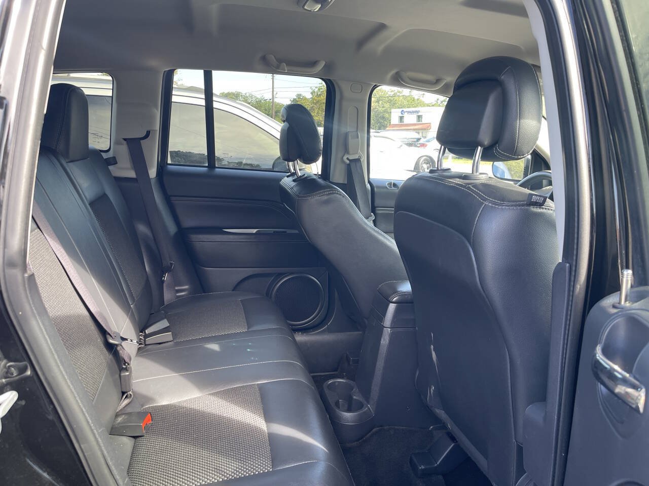 Used 2016 Jeep Compass Latitude FWD image 10