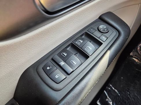 Certified 2022 Chrysler Pacifica Touring-L FWD image 23