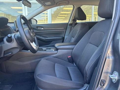Used 2025 Nissan Altima 2.5 SV FWD image 31