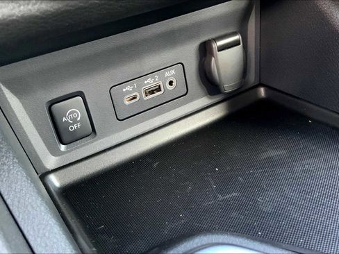Used 2025 Nissan Sentra SV w/ All-Weather Package FWD image 19