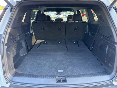 Used 2025 GMC Acadia Elevation image 27