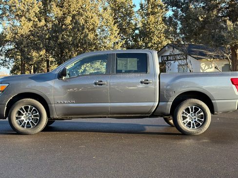 Used 2023 Nissan Titan SV image 7