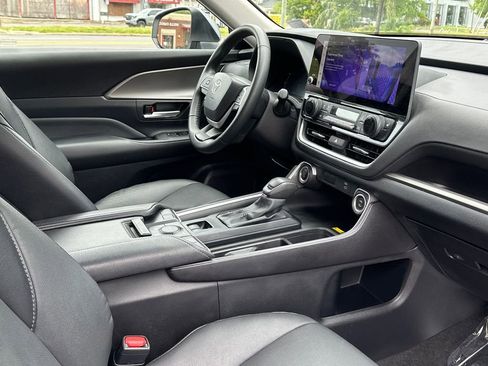 Used 2025 Toyota Grand Highlander AWD image 9