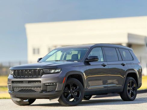 Used 2022 Jeep Grand Cherokee L Limited w/ Black Appearance Package image 1