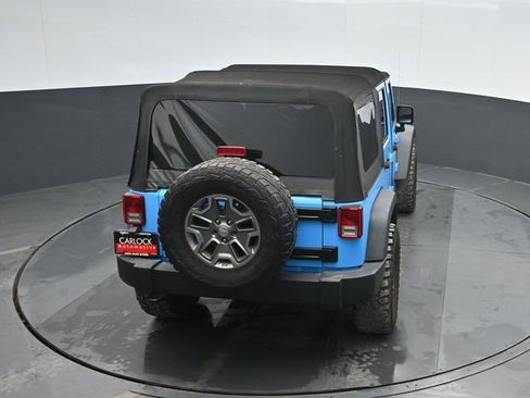 Used 2017 Jeep Wrangler Unlimited Rubicon w/ Connectivity Group image 35