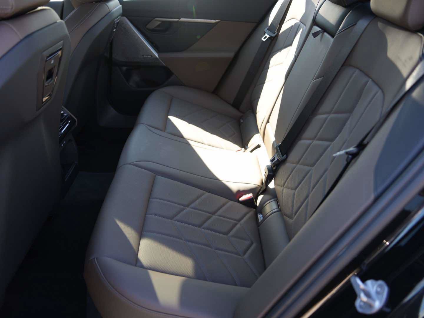 Used 2026 BMW 530i w/ Convenience Package RWD image 9