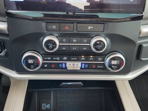 Used 2024 Ford Expedition XLT RWD image 20
