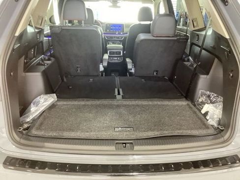 Used 2025 Volkswagen Atlas Peak Edition SE image 18