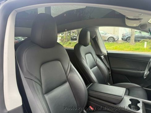 Used 2022 Tesla Model Y Performance AWD/4WD image 23