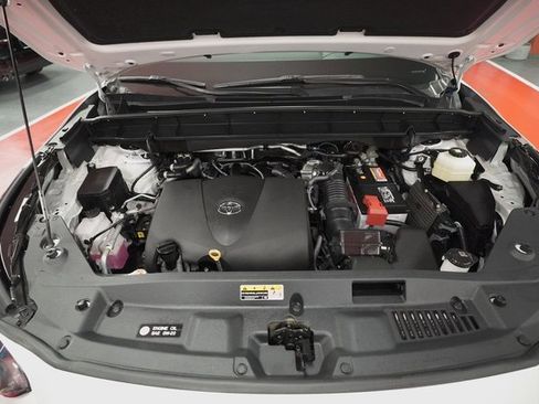 Certified 2022 Toyota Highlander XLE image 8