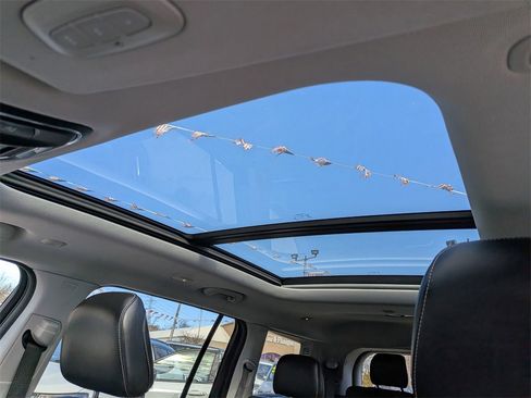 Used 2023 Jeep Grand Cherokee L Limited w/ Black Appearance Package image 22