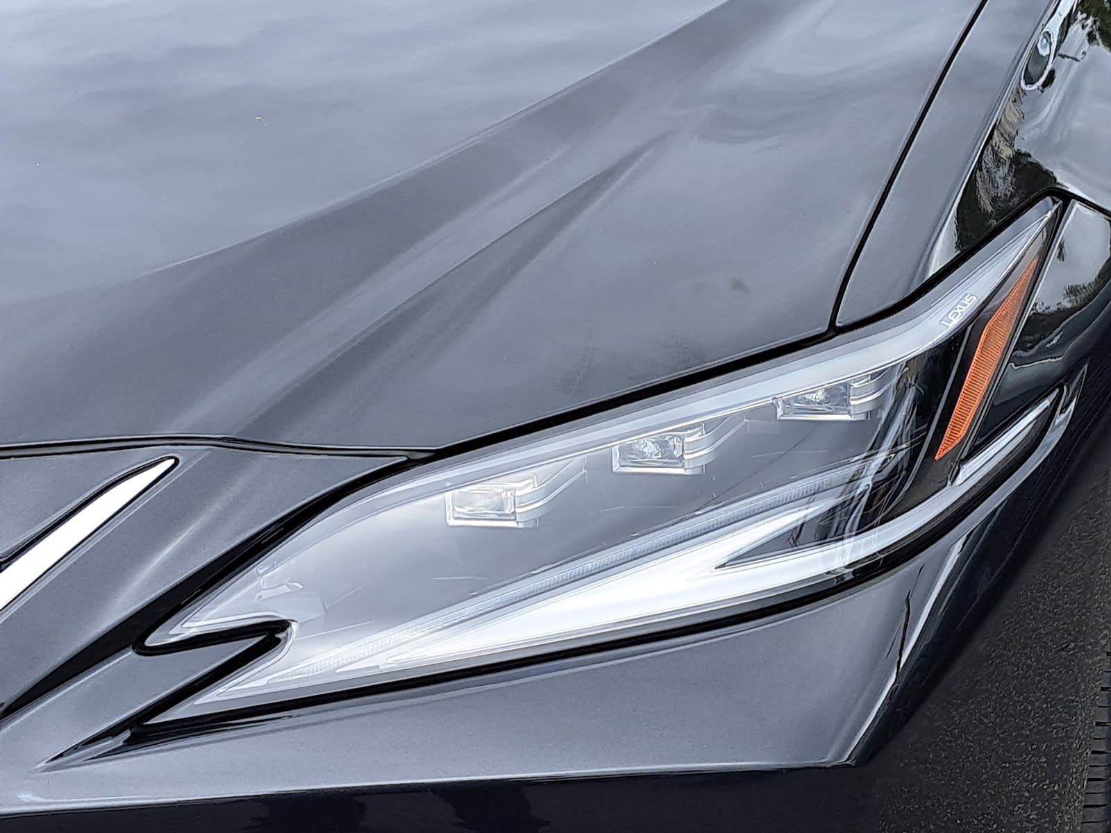 Used 2024 Lexus ES 300h w/ Accessory Package (Z1) FWD image 34