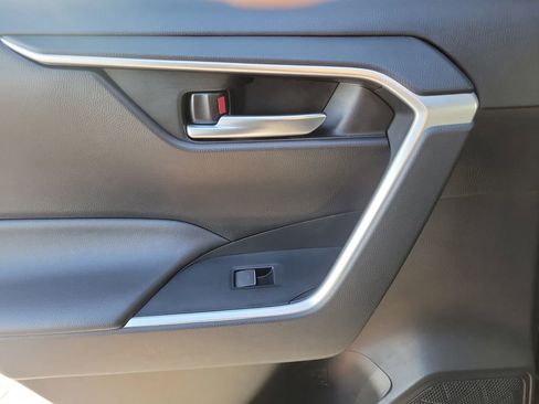Used 2023 Toyota RAV4 XLE Premium image 8