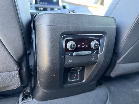 Used 2023 Chevrolet Suburban Premier image 20