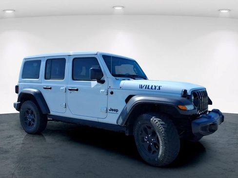 Used 2023 Jeep Wrangler Unlimited w/ Sun & Screen Package AWD/4WD image 9