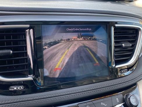 Used 2019 Chrysler Pacifica Limited image 11