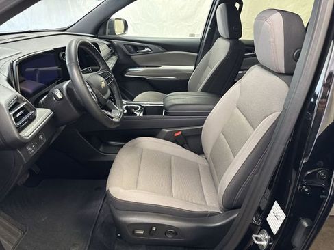 Used 2025 Chevrolet Traverse LT FWD image 10