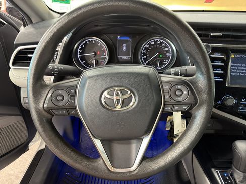 Used 2018 Toyota Camry LE FWD image 6