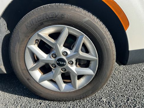 Used 2022 Kia Soul LX w/ Technology Package image 6