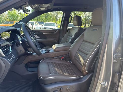 New 2026 GMC Acadia Denali Ultimate w/ LPO, Floor Liner Package AWD/4WD image 10