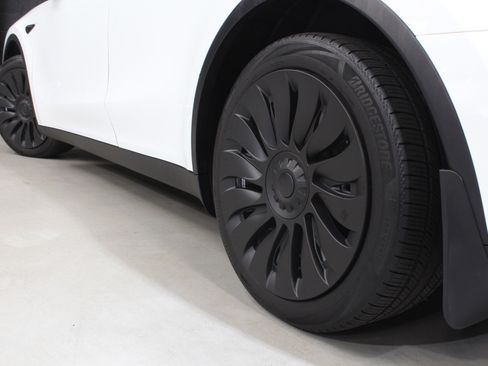 Used 2023 Tesla Model Y Long Range AWD/4WD image 15