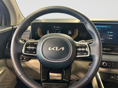 Used 2025 Kia Carnival EX FWD image 15