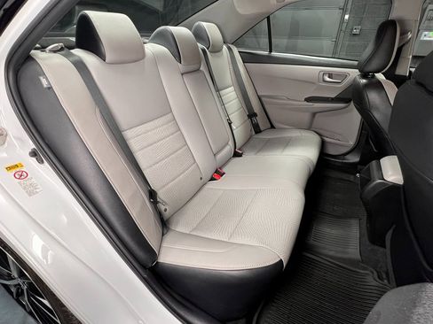 Used 2017 Toyota Camry SE image 10