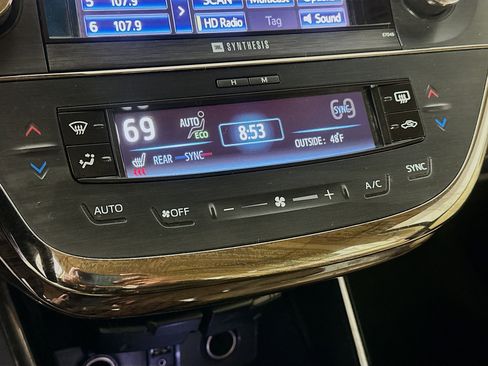 Used 2013 Toyota Avalon Limited image 23