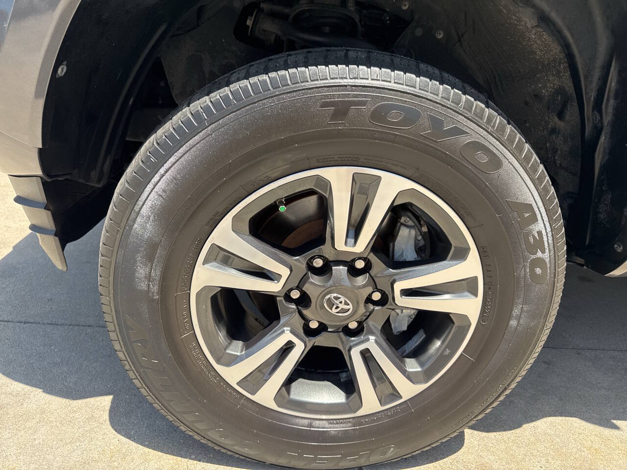 Used 2019 Toyota Tacoma TRD Sport AWD/4WD image 25