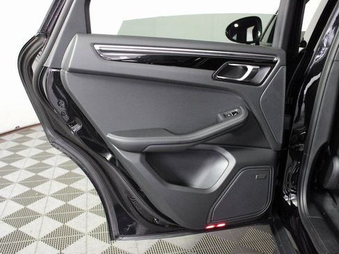 Certified 2026 Porsche Macan AWD/4WD image 33