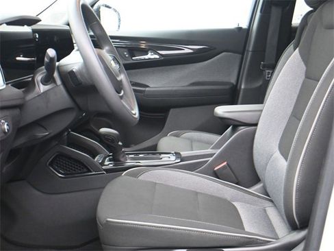 Used 2024 Chevrolet TrailBlazer LS w/ LS Convenience Package image 9