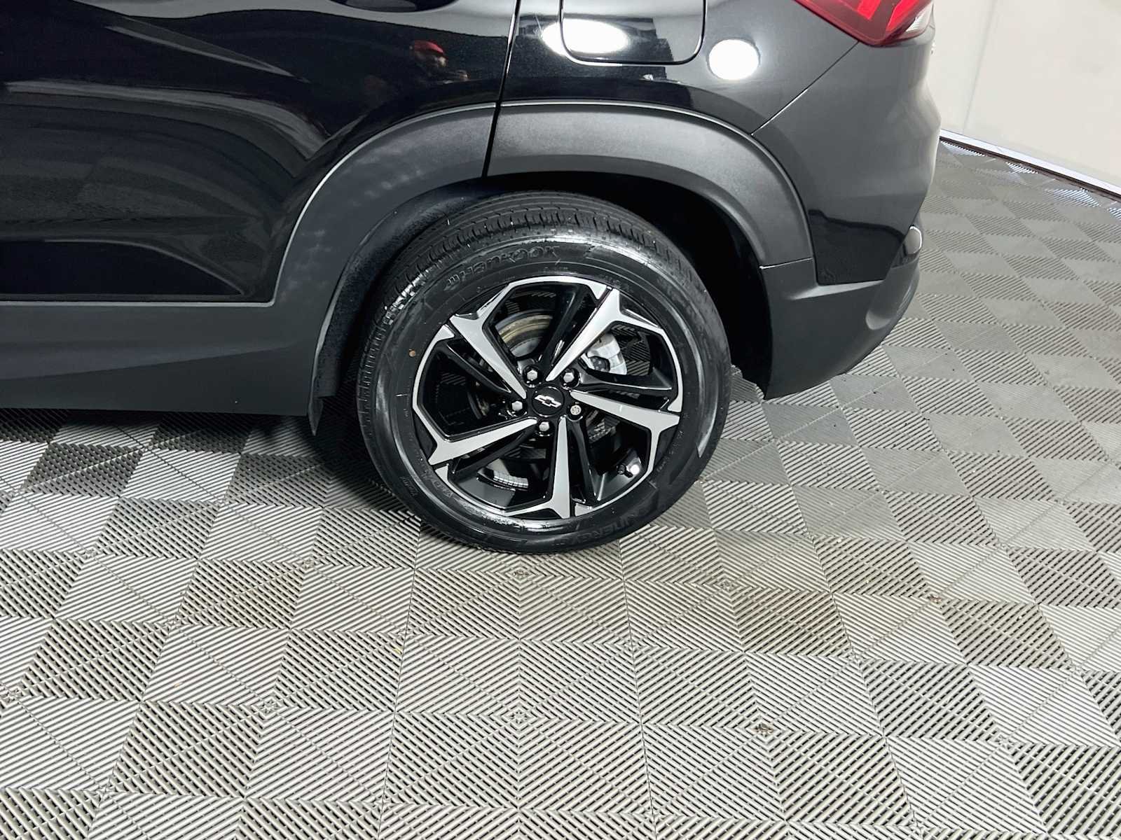 Used 2023 Chevrolet TrailBlazer RS w/ Sun and Liftgate Package AWD/4WD image 32