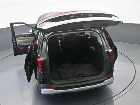 Used 2025 Kia Carnival image 65