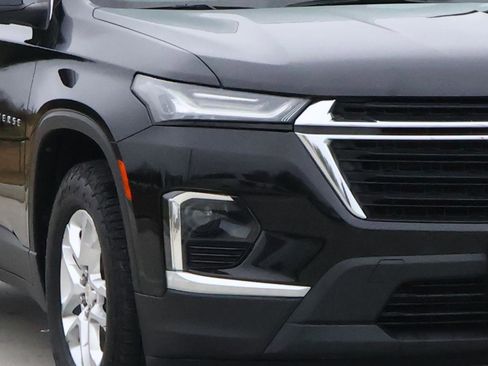 Used 2023 Chevrolet Traverse LS image 7