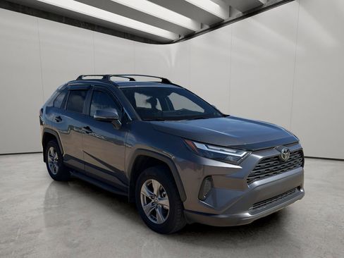 Used 2025 Toyota RAV4 XLE w/ Convenience Package image 7