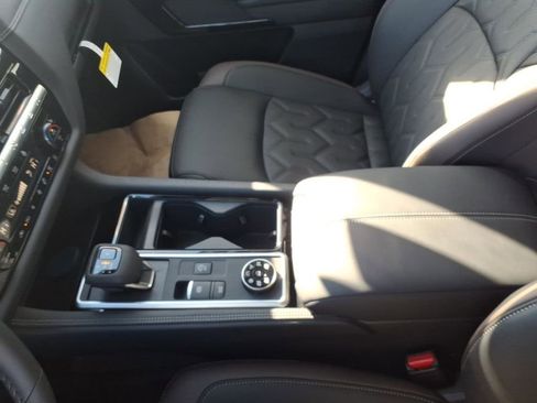 New 2026 Nissan Pathfinder Platinum image 15