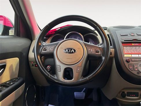 Used 2013 Kia Soul ! w/ Premium Pkg image 12