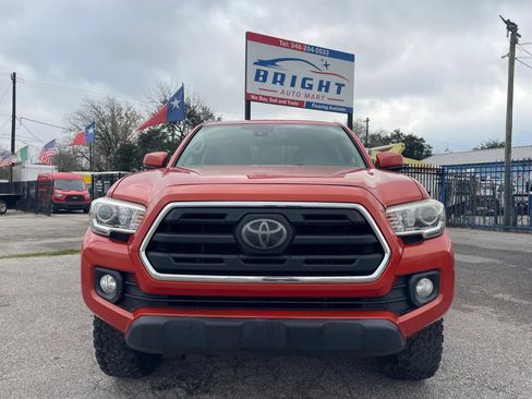 Used 2018 Toyota Tacoma SR5 image 1