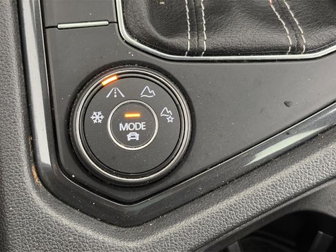 Used 2022 Volkswagen Tiguan SE R-Line AWD/4WD image 28