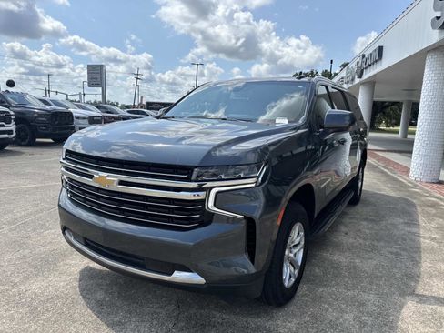 Used 2021 Chevrolet Suburban LT image 3