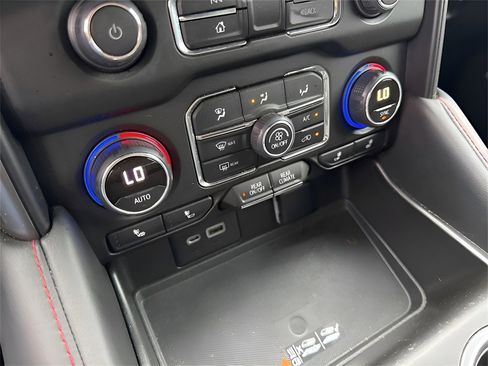 Used 2022 Chevrolet Tahoe RST image 33