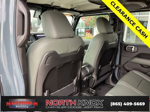 New 2025 Jeep Gladiator Mojave w/ Convenience Group image 14