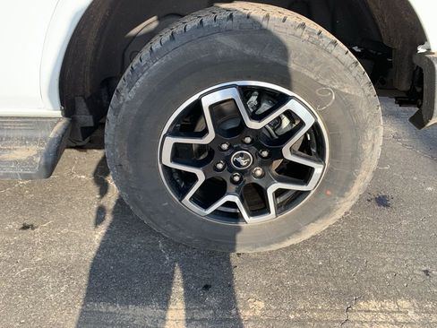 Used 2025 Ford Bronco Outer Banks image 9