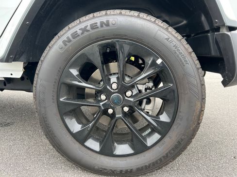 Used 2025 Jeep Wrangler Sahara w/ Safety Group image 19