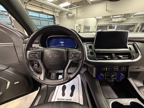 Used 2022 Chevrolet Suburban RST w/ Sport Performance Package image 16