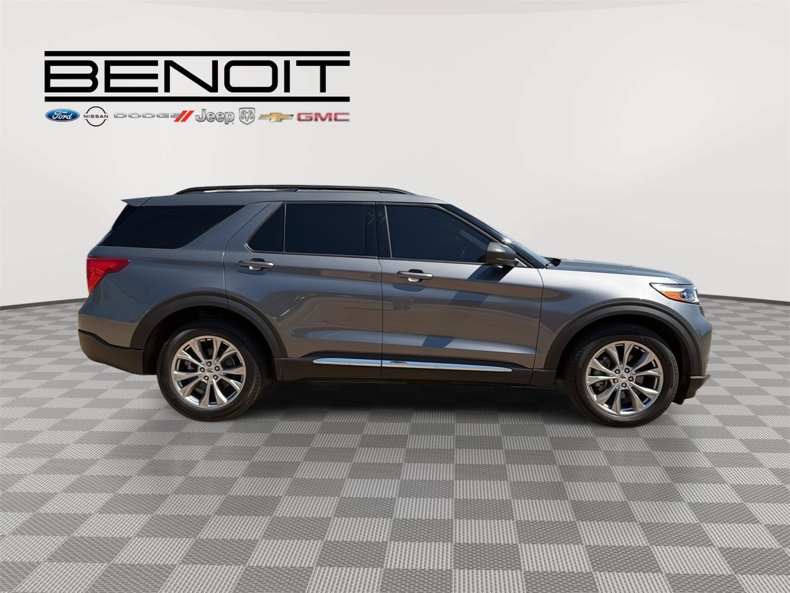 Used 2024 Ford Explorer XLT w/ Equipment Group 202A RWD image 6