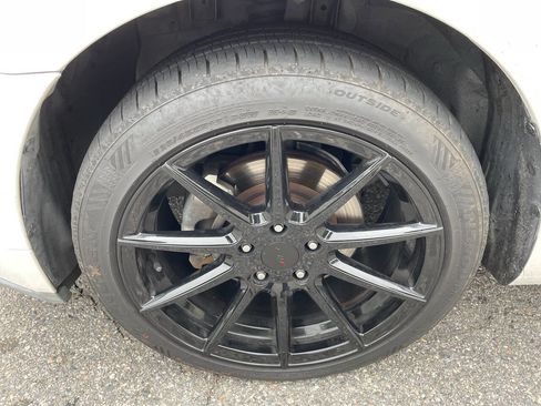 Used 2010 Lincoln MKZ image 10