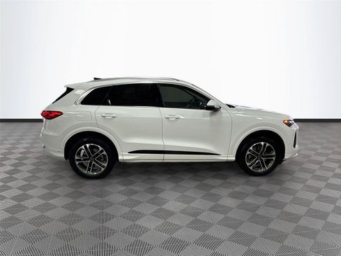 Certified 2025 Audi Q5 Premium w/ Convenience Package AWD/4WD image 8